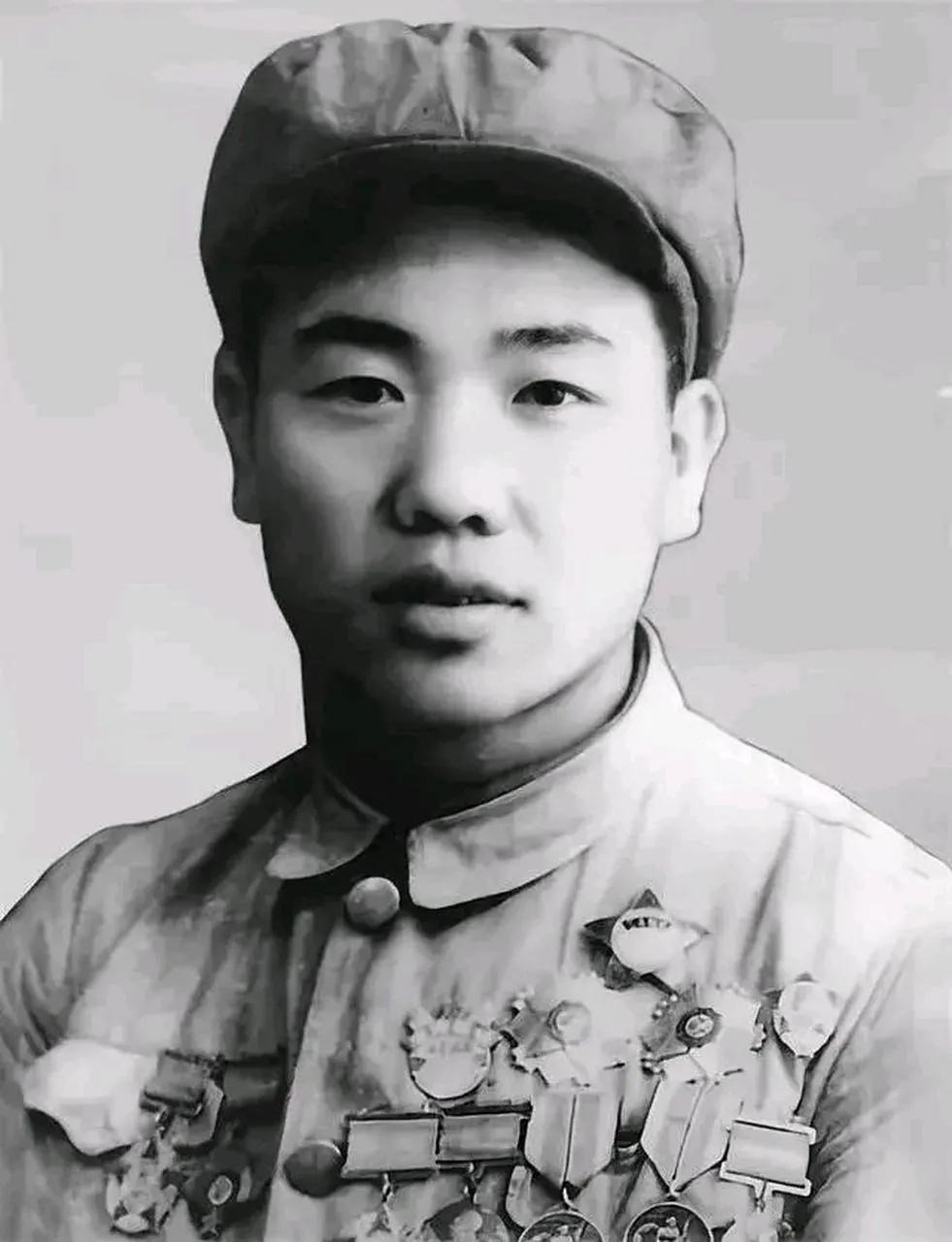 1950年，志愿军排长郭忠田临机放过了美军50多辆坦克，却带领全排以0：215的