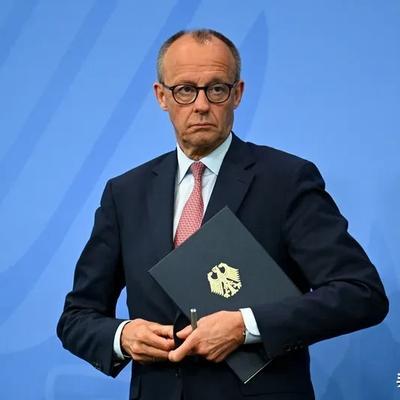 默茨上任还没满三个月，四面已经起火。
7月18日，联盟党议会党团主席施潘辞职。原