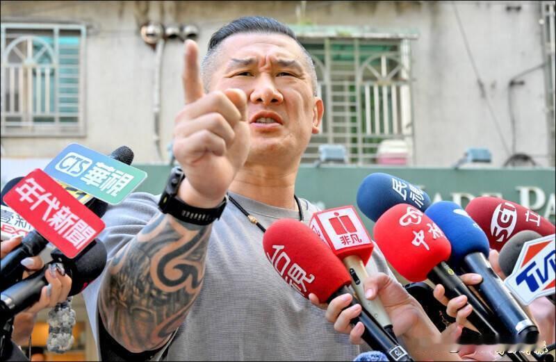 台湾网红馆长陈之汉去年10月5日网络直播时说：把赖清德狗头斩下来引发台湾社会争议