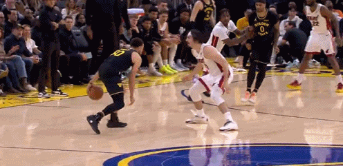 勇三疯！勇士一波12比0打懵热火！
在今天NBA常规赛勇士对阵热火的第三节比赛中