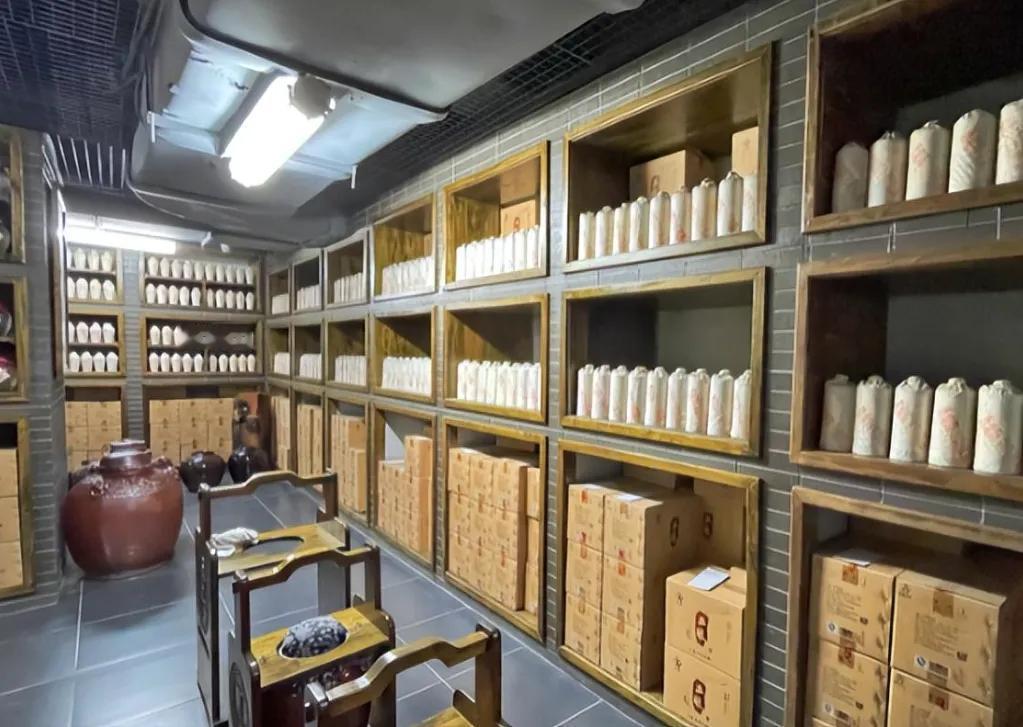 出乎意料！陕西一82岁老干部，退休后搞了家“老酒坊”，一年还能挣个10来万，前几