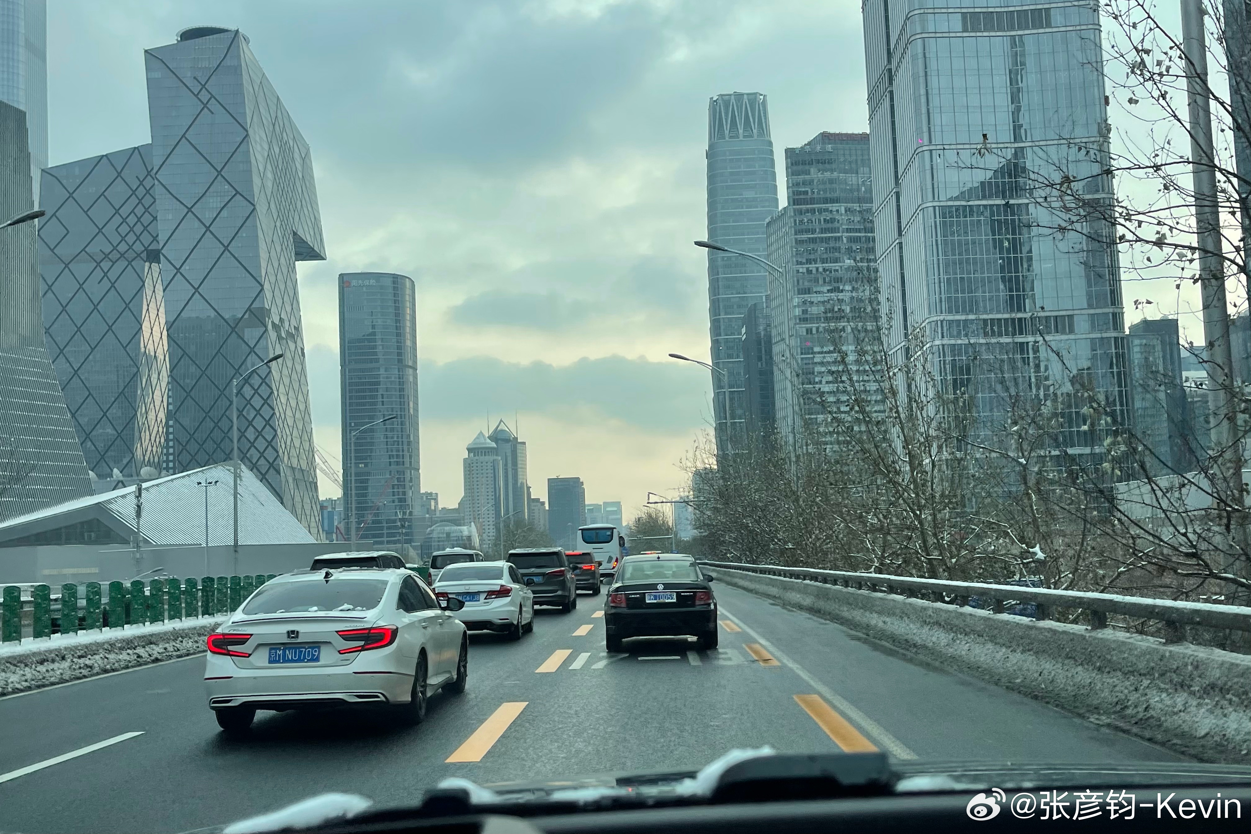 只要北京一下雪，路上反而会好走很多，可能是手潮的都不敢出门了？[doge]#凯文