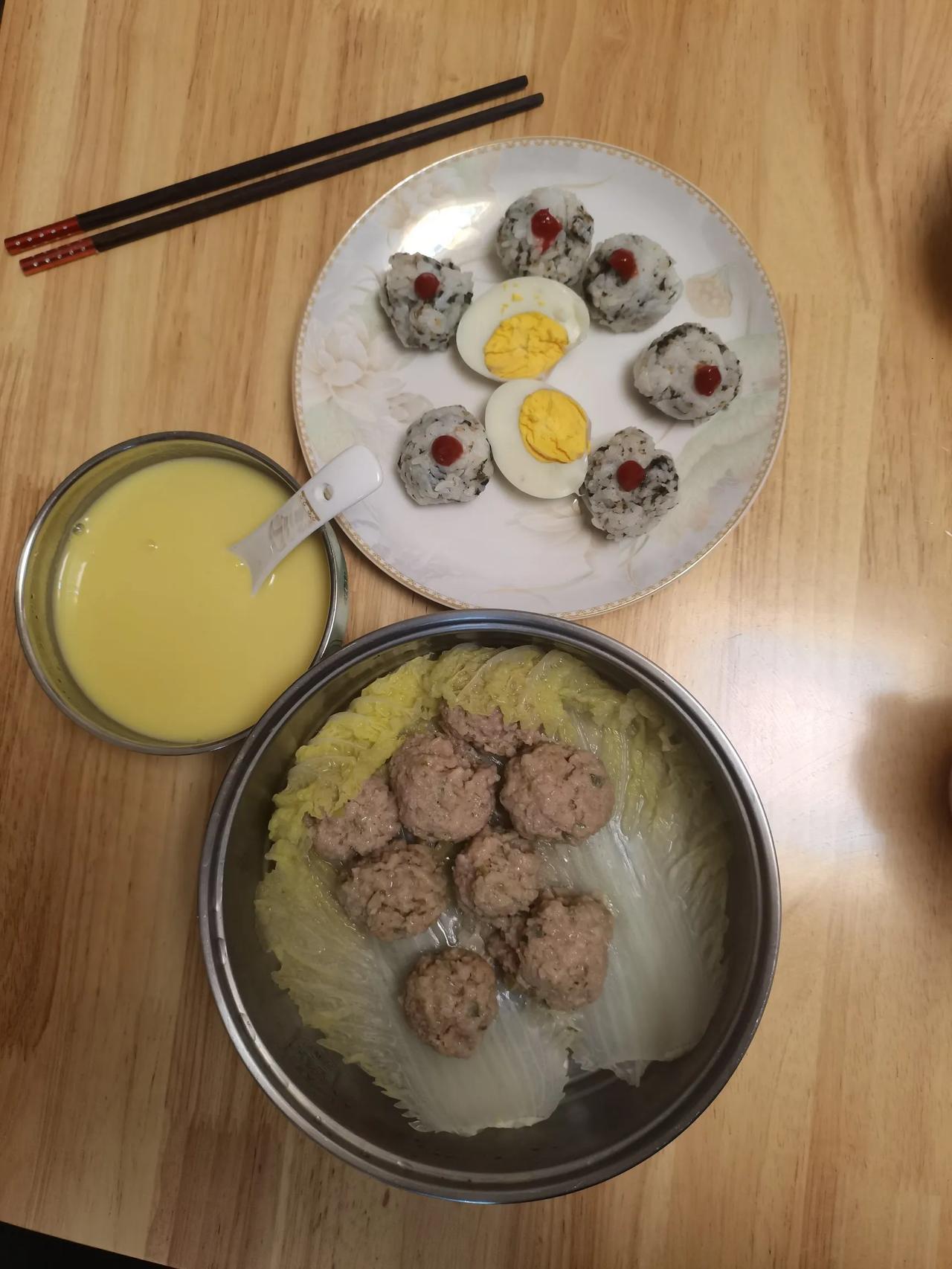 老母亲已经尽力了[捂脸]
使出全身解数
尽量让你食欲大开
小学生起来的太早
吃不