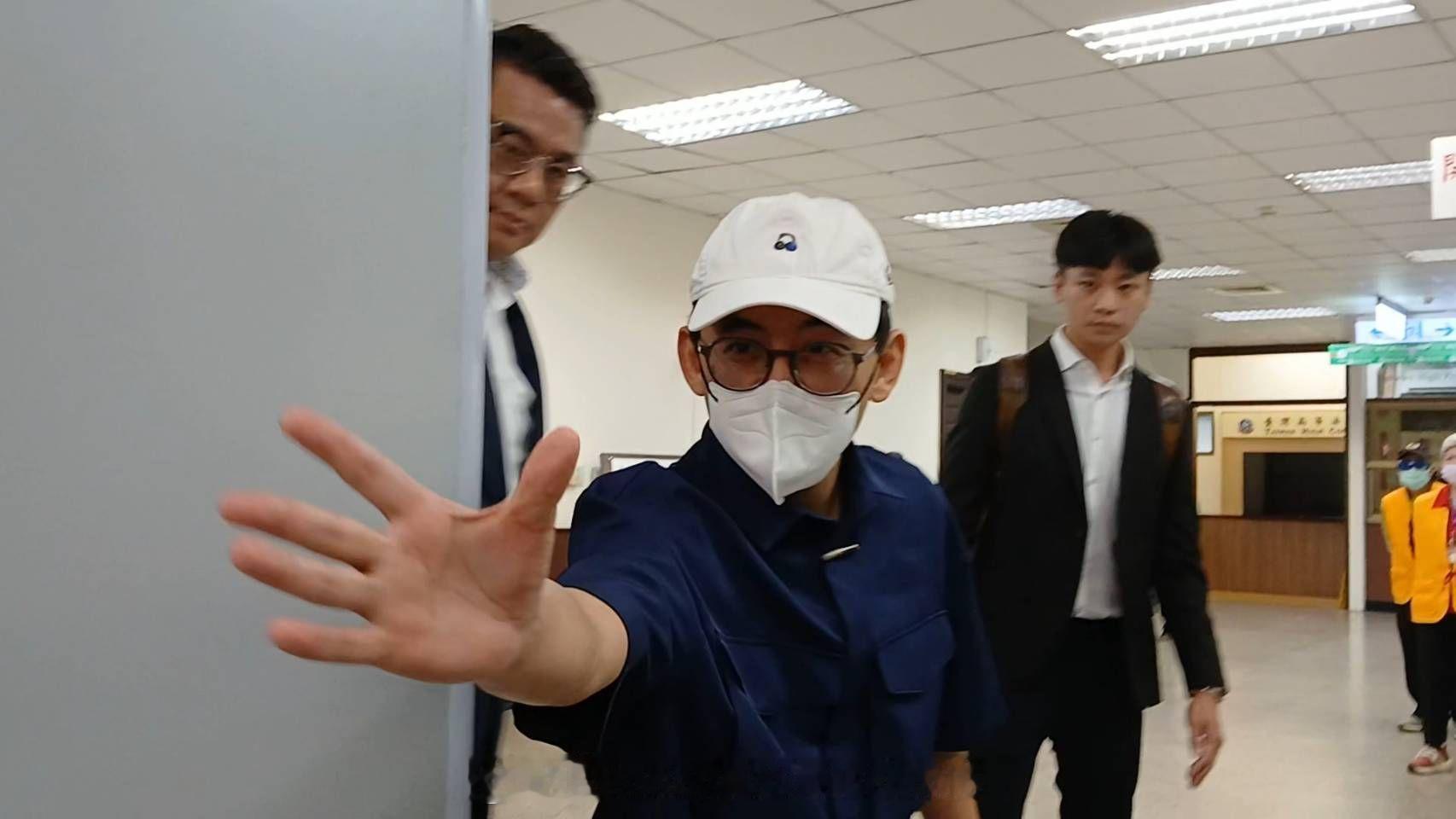 黄子佼不需入狱服刑黄子佼终审获缓刑4年 据台媒，黄子佼收藏2259部未成年青少年