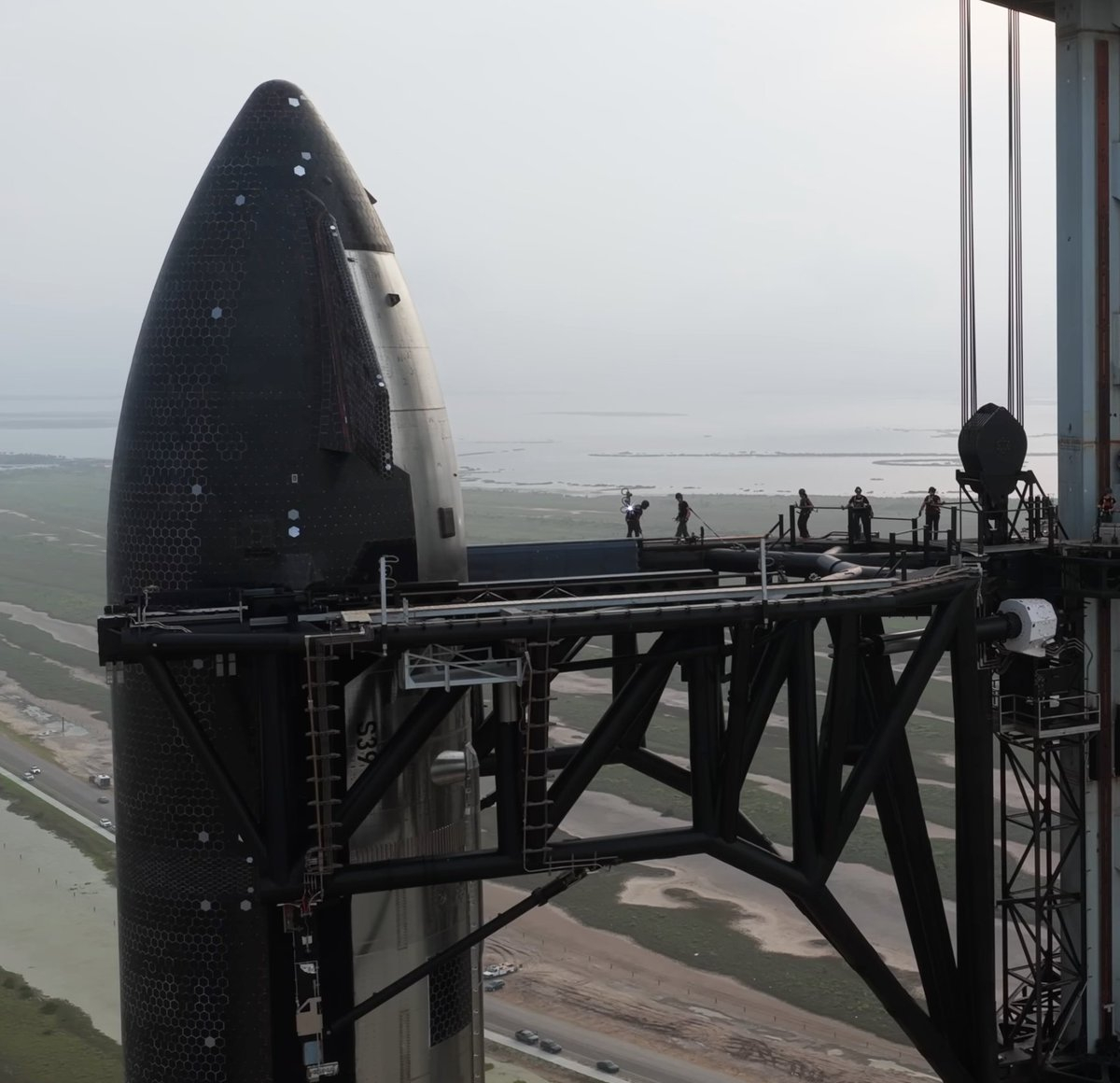 摩根士丹利的亚当·乔纳斯谈及SpaceX 在第14次飞行中尝试首次星舰塔接的可能