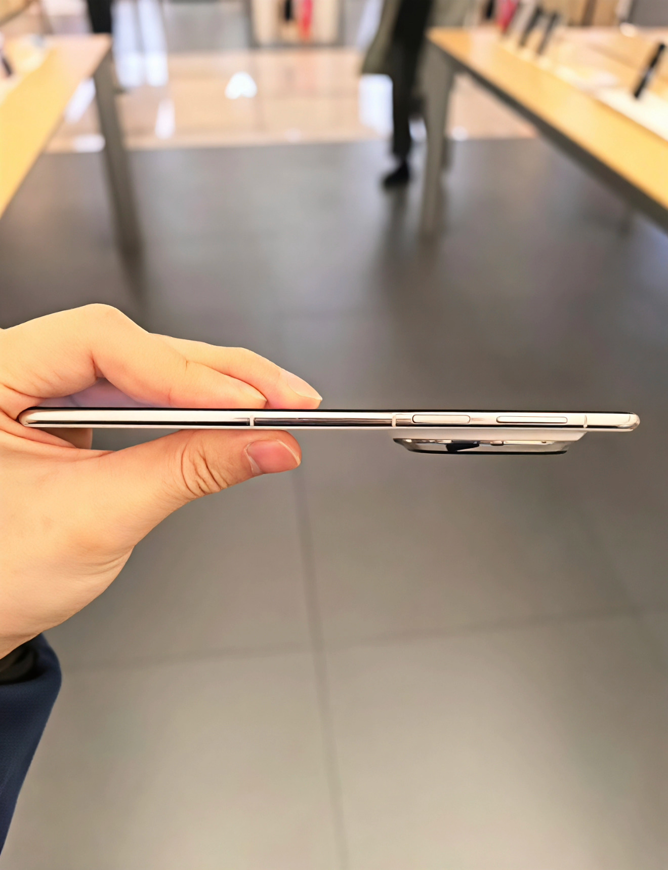 华为Mate70Air，Mate80前的小甜点，6.9寸的Air喜欢吗。[馋嘴]