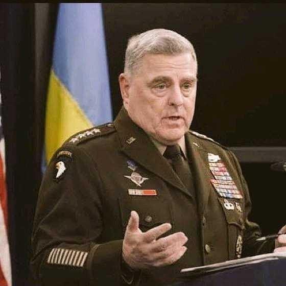 我军是解放初期参照苏联模式，把参谋长级别定为副职，比如师参谋长为副师职。之前，参