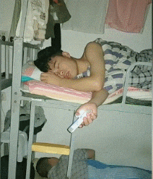 男人，要么穿上白衣救死扶伤，要么穿上西装征战官场，要么穿上迷彩镇守一方，实在不行