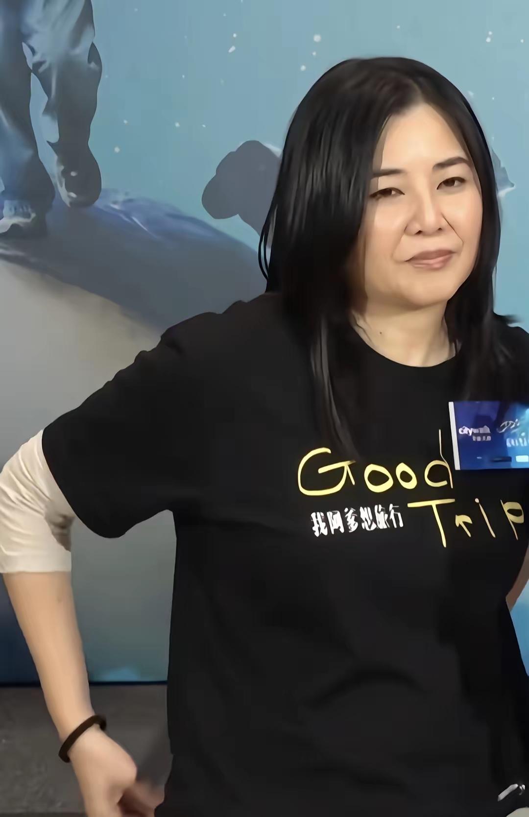 天呐！这真的是港星蒙嘉慧吗？才51岁这变化也太大了吧？胖成这样真没认不出来。