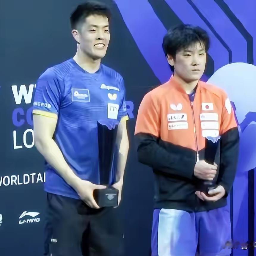 快看颁奖仪式上的张本智和！脸臭得快把奖杯扔了，全程黑脸，半句话没有，连假笑都挤不