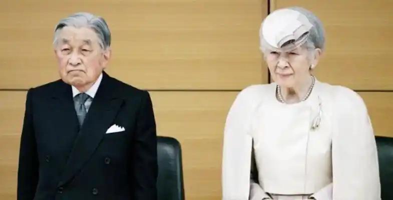 1992年日本天皇首次访华，国宴上一道普通的螃蟹竟让全日本右翼急得彻夜难眠？随行