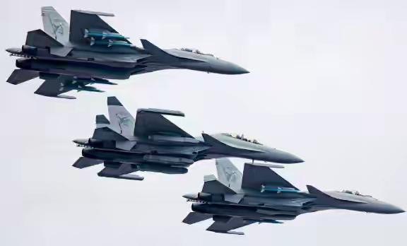 歼-15T：全球唯一现役重型舰载机，刷新海空战力天花板
 
中国官宣歼-15T重