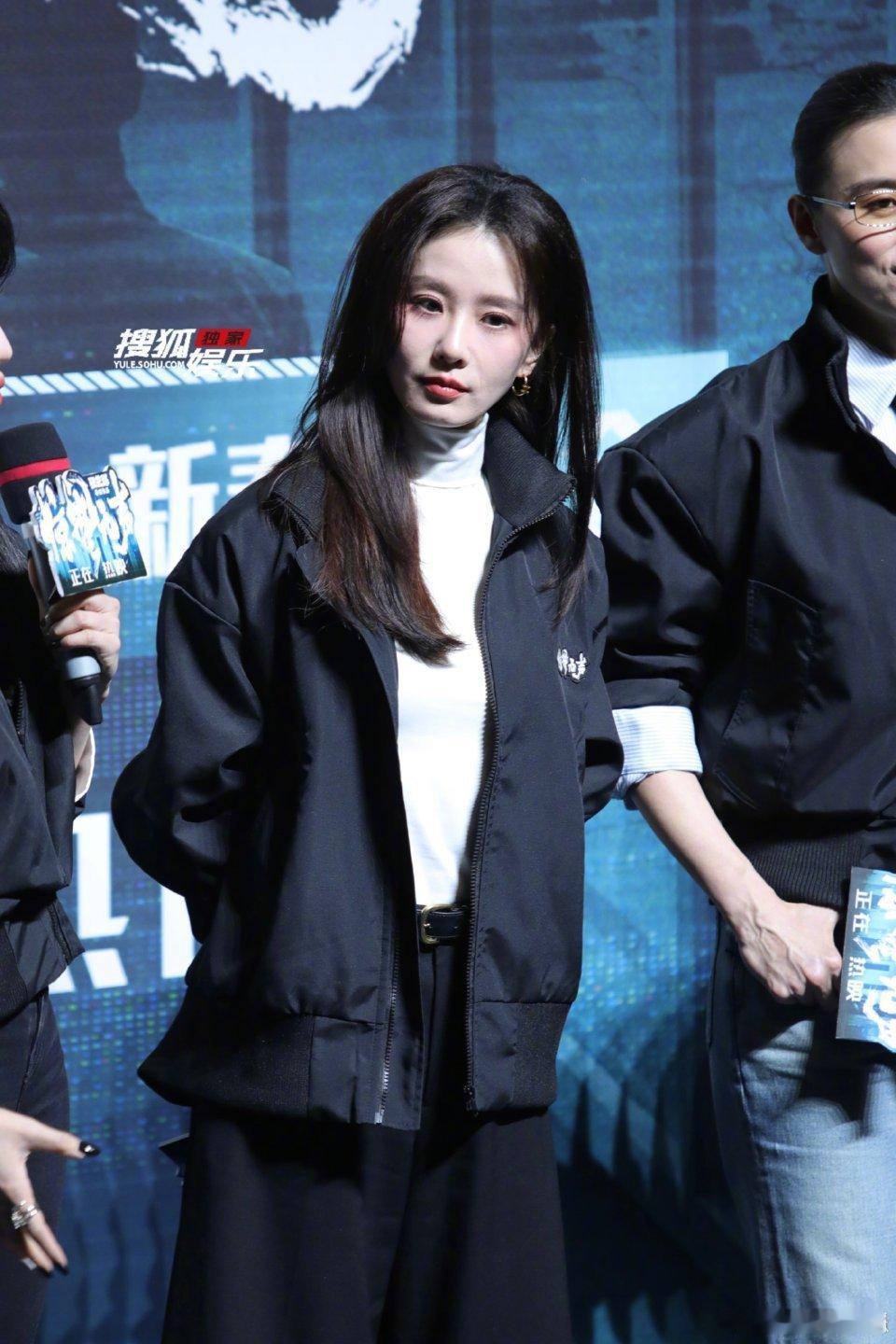 刘诗诗惊蛰无声路演生图太美了刘诗诗 参加电影惊蛰无声 路演，长发披肩，好美 