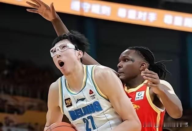 以周琦目前的状态，完全配不上成为男篮的领军人物！