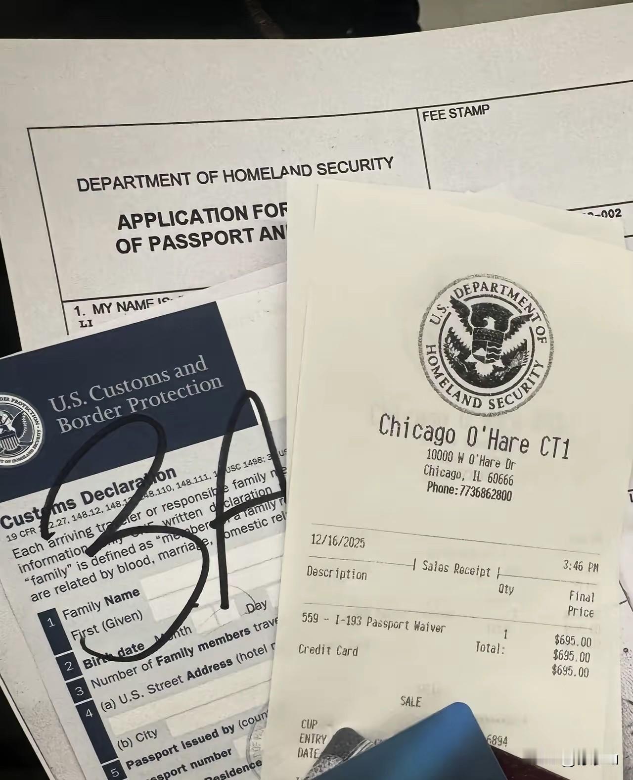 最近在芝加哥机场发生一个真实案例：一位绿卡持有者，因为长期在中国生活，只是偶尔回