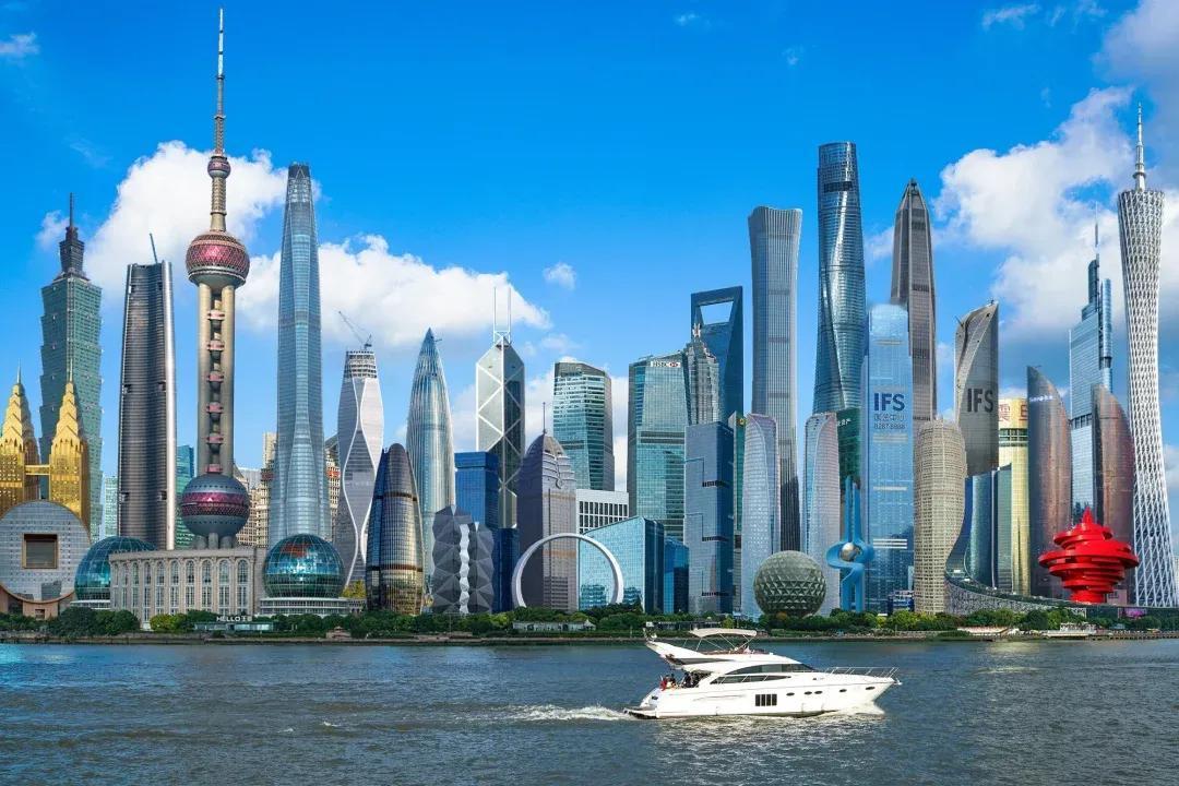 上海人——清高中夹带着市侩
天津人——幽默中承受着落寞
北京人——讲究中隐藏着高