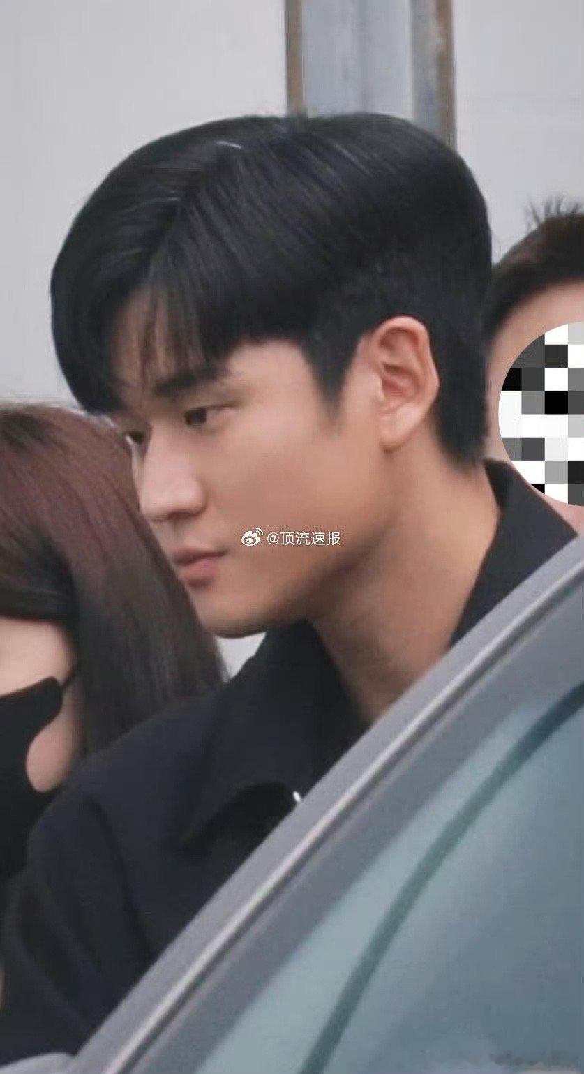 周兴哲录声生不息在路边狂炫臭干子声生不息周兴哲长沙狂炫臭干子，不是说台湾人不吃辣