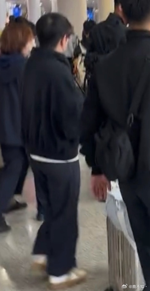 这个人怎么又薄又圆的 