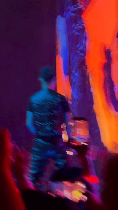 GAI的皮裤压力好大GAI的皮裤好抗压拉斯维加斯舞台上GAI状态拉满，狂野表演搭