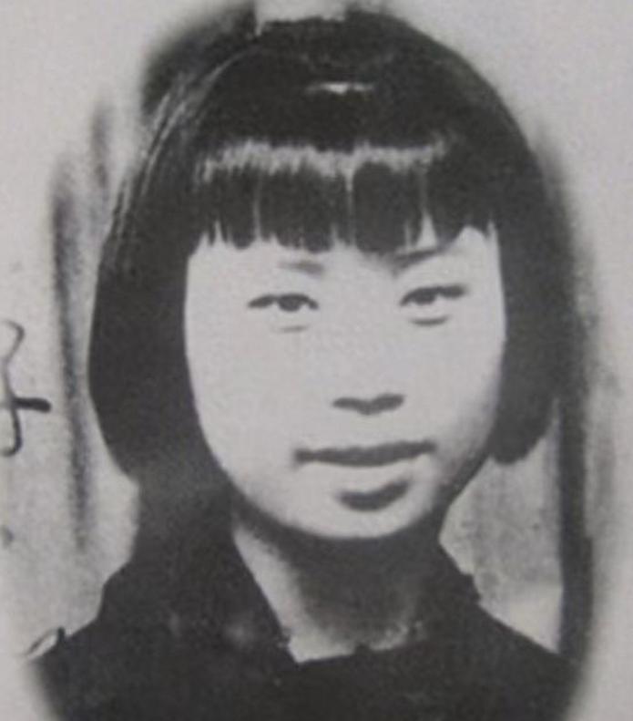 1941 年，地下党刘彩凤被捕，县长见她长得漂亮，就动了歪心思，支开看守，单独对