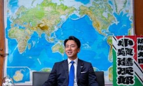 G7峰会刚在法国落幕，日本防长小泉进次郎就迅速将话题转向了另一个方向。他在东京接