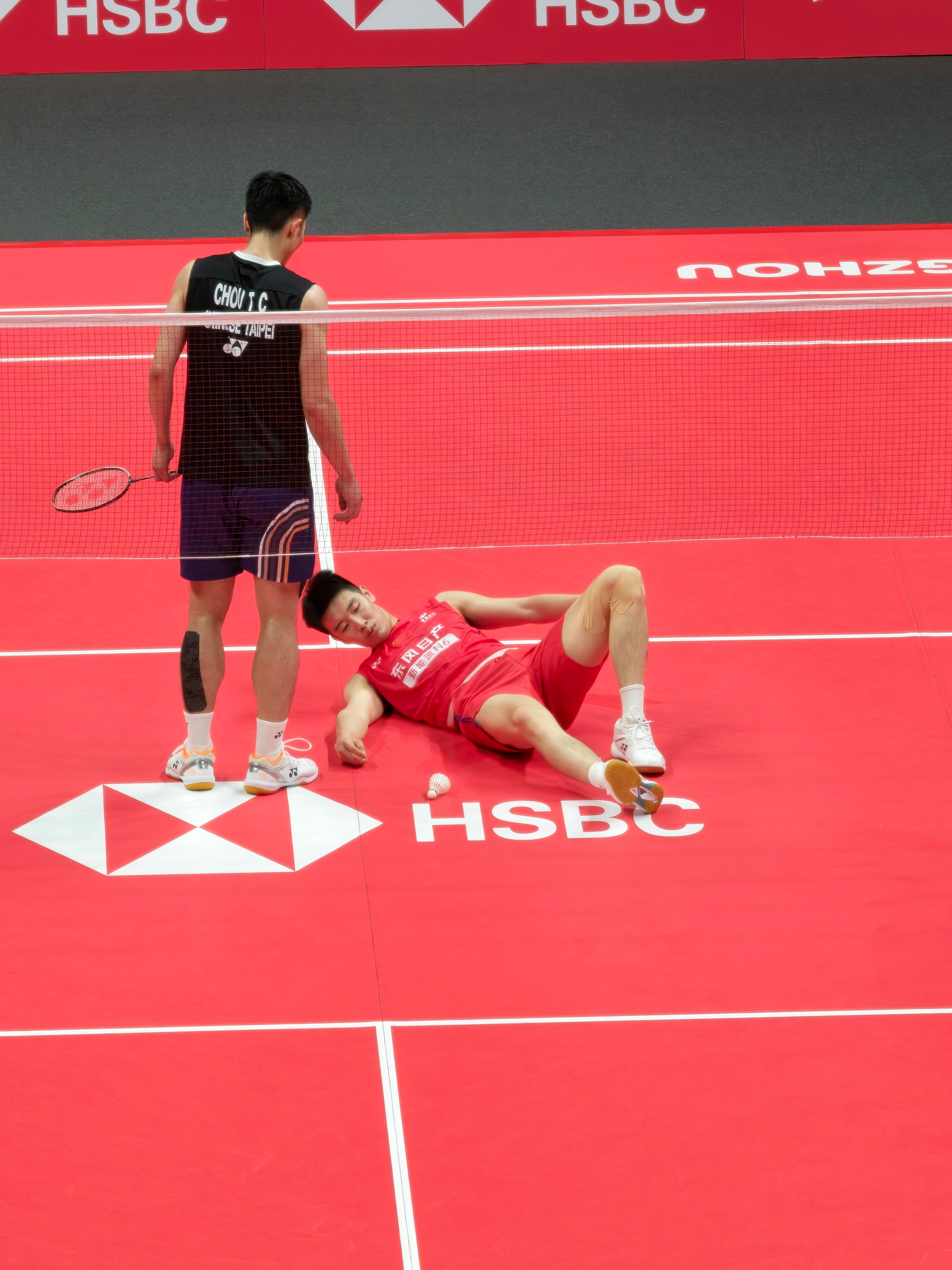 李诗沣医疗暂停，崴了一下决胜杭州胜利在握2025年世界羽联年终总决赛