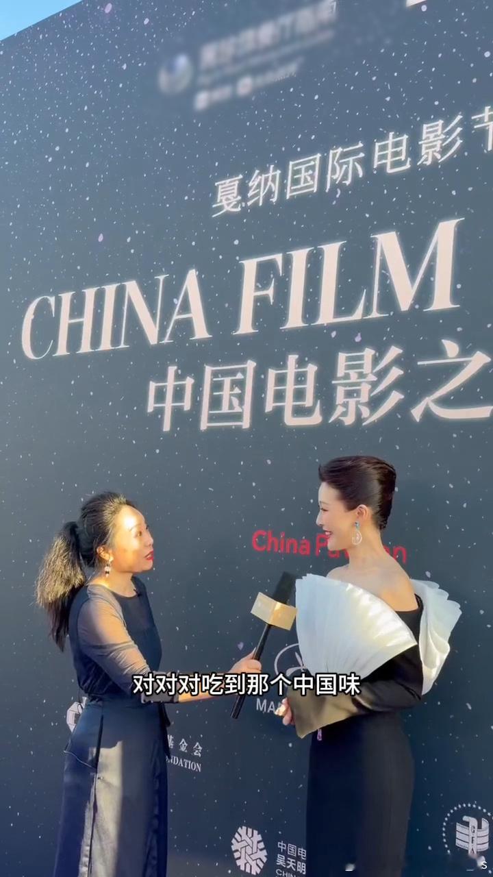 我对美食的最高评价 是不同风味在舌尖共舞。就像淮扬菜的温婉与法式料理的热情碰撞，