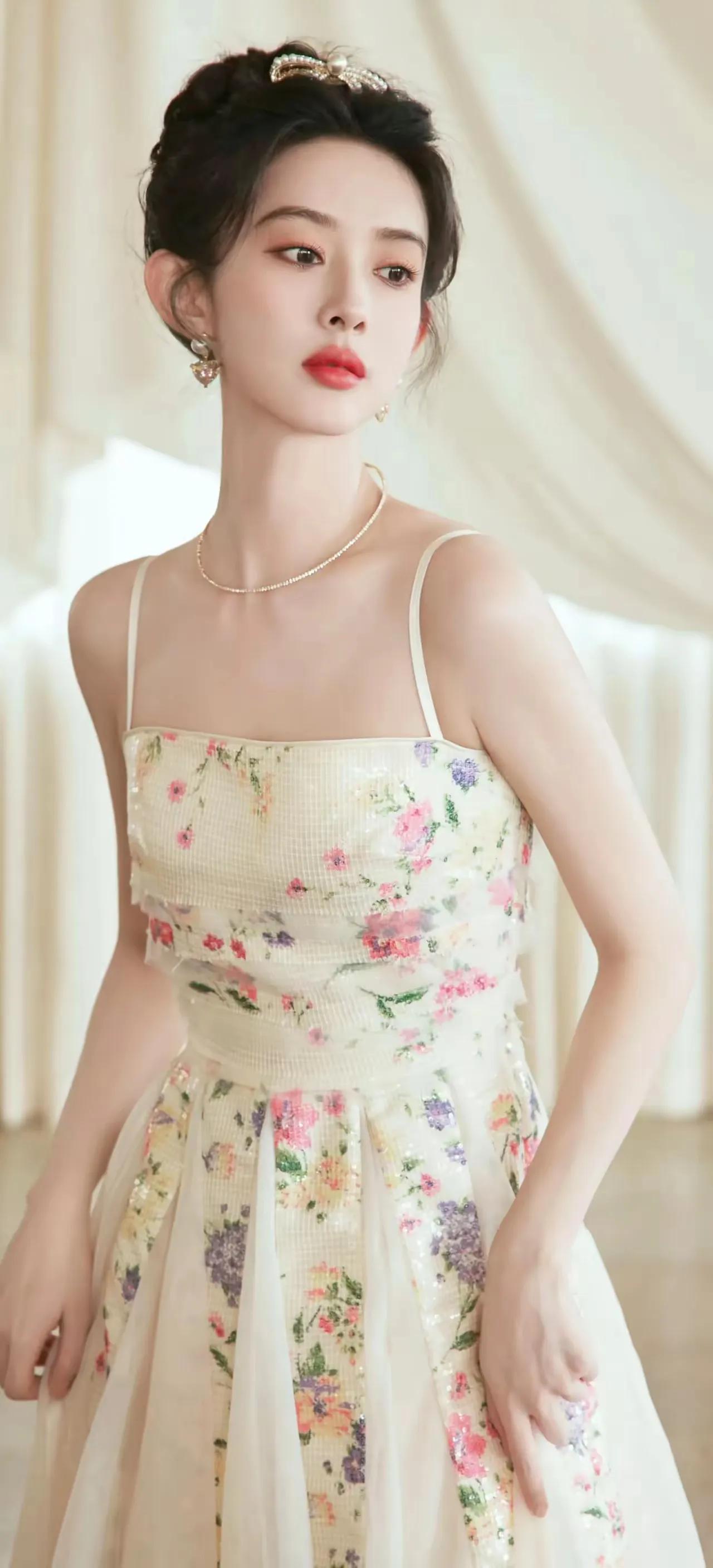 优雅花裙，甜美公主风，气质满分！🌸👗💃