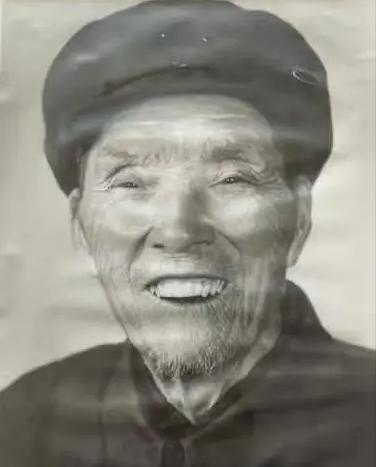 1979年，百岁老人到访兰州军区，竟由开国上将专程迎接，这位受礼遇的老人到底是谁