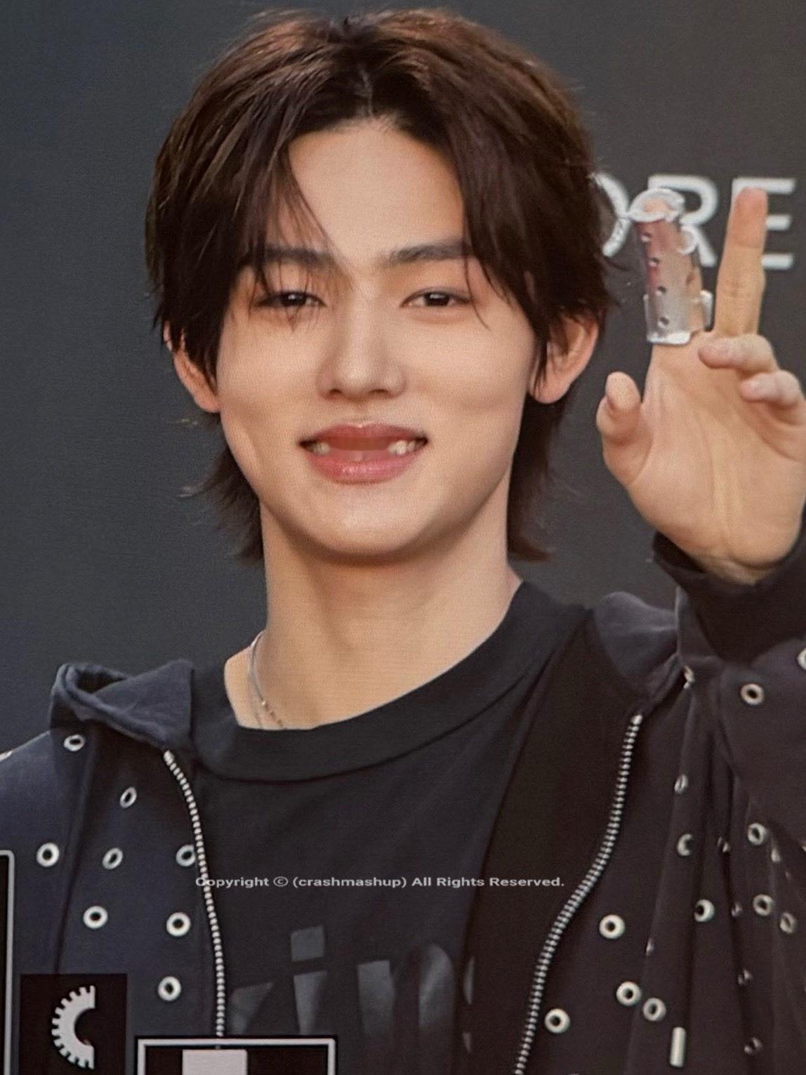 看 Cortis红毯生图才知道门面既不是安乾镐也不是金主训而且严成玹 ​​​