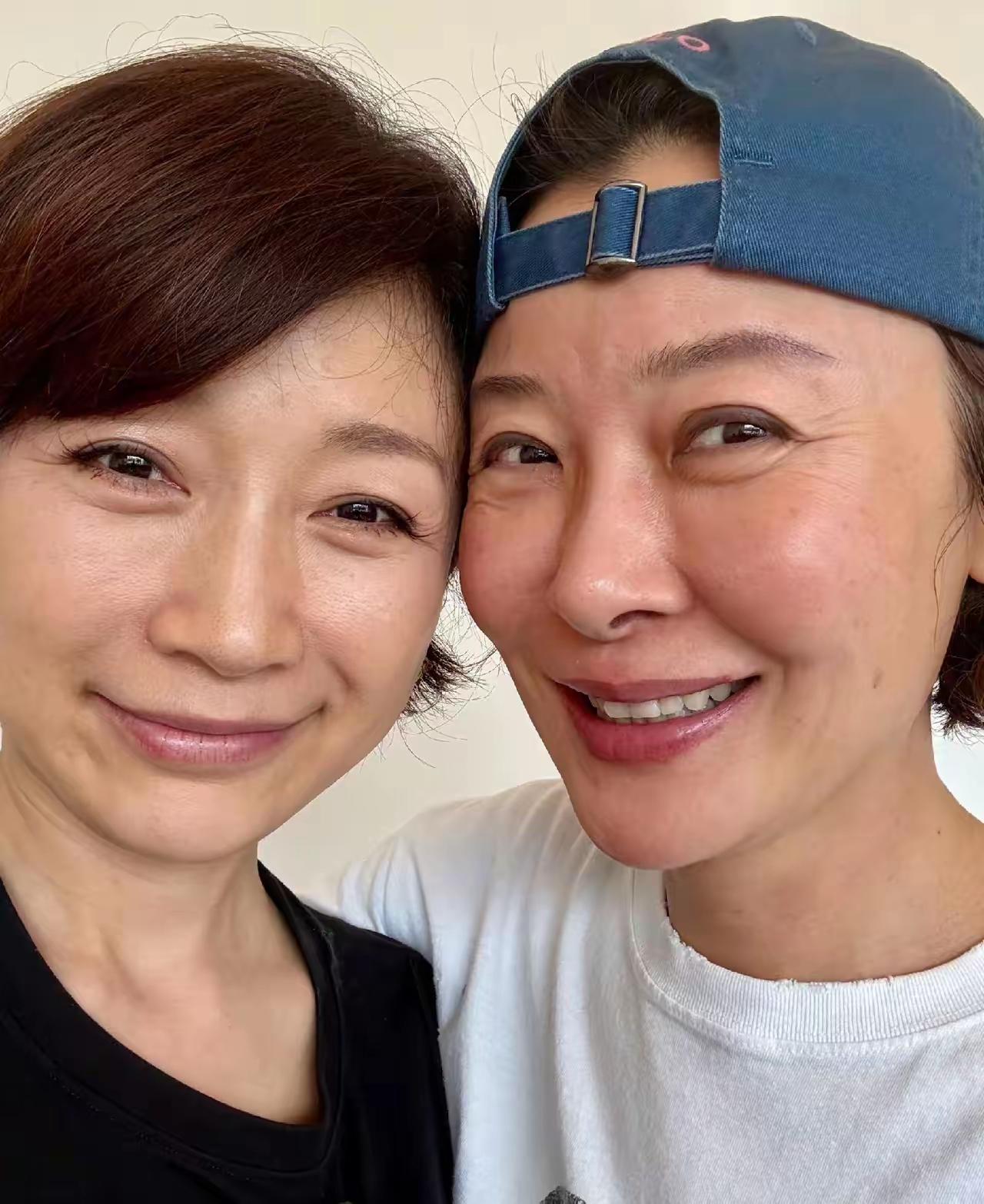 柯蓝，代乐乐，(✪▽✪)原来这两个人是好朋友呀，好姐妹在一起就是搞怪
两个大美女