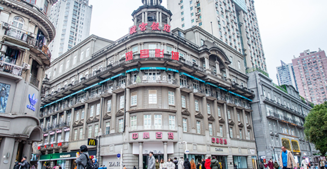 亏不起了，老牌零售巨头宣布已关30家大卖场，有的已开业20年！学胖东来学了1年多，近三个季度仍亏5.