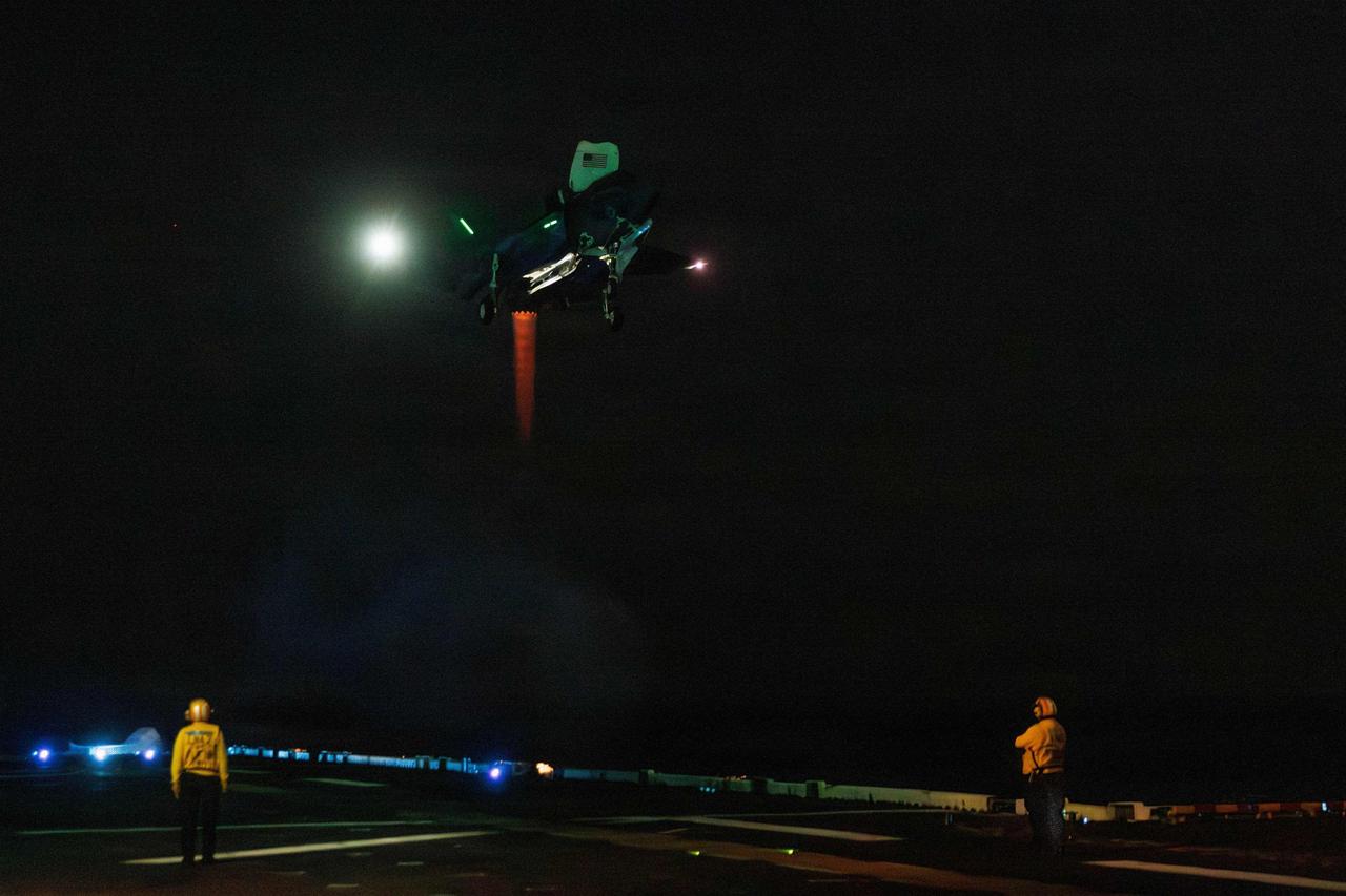 F-35B夜间起降（LHA-7 Tripoli）