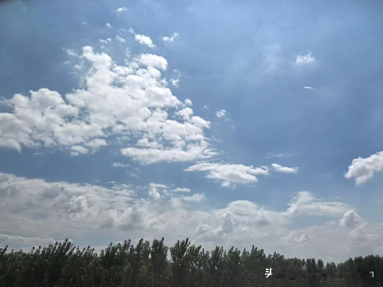 我感觉该取消，至少变味的那些，真该歇歇了。

我家孩子今年也升学，没办宴席，就是
