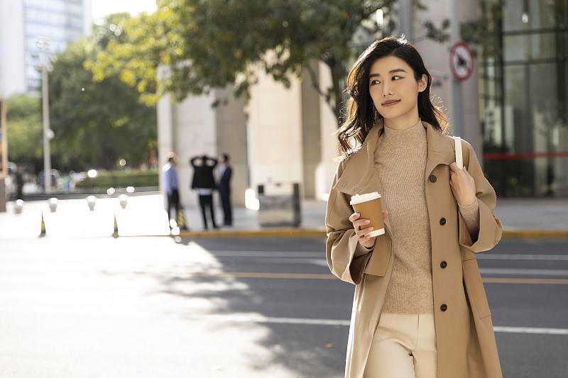 追完剧有感：我始终无法认同男主的这个选择
 
刚一口气追完整部剧，剧情的起承转合