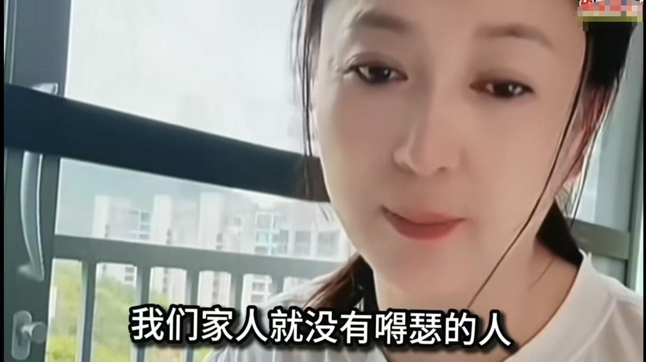 “我们家就没有嘚瑟的人！”闫老师在回应网友的时候这样说。言外之意，她觉得向网友晒