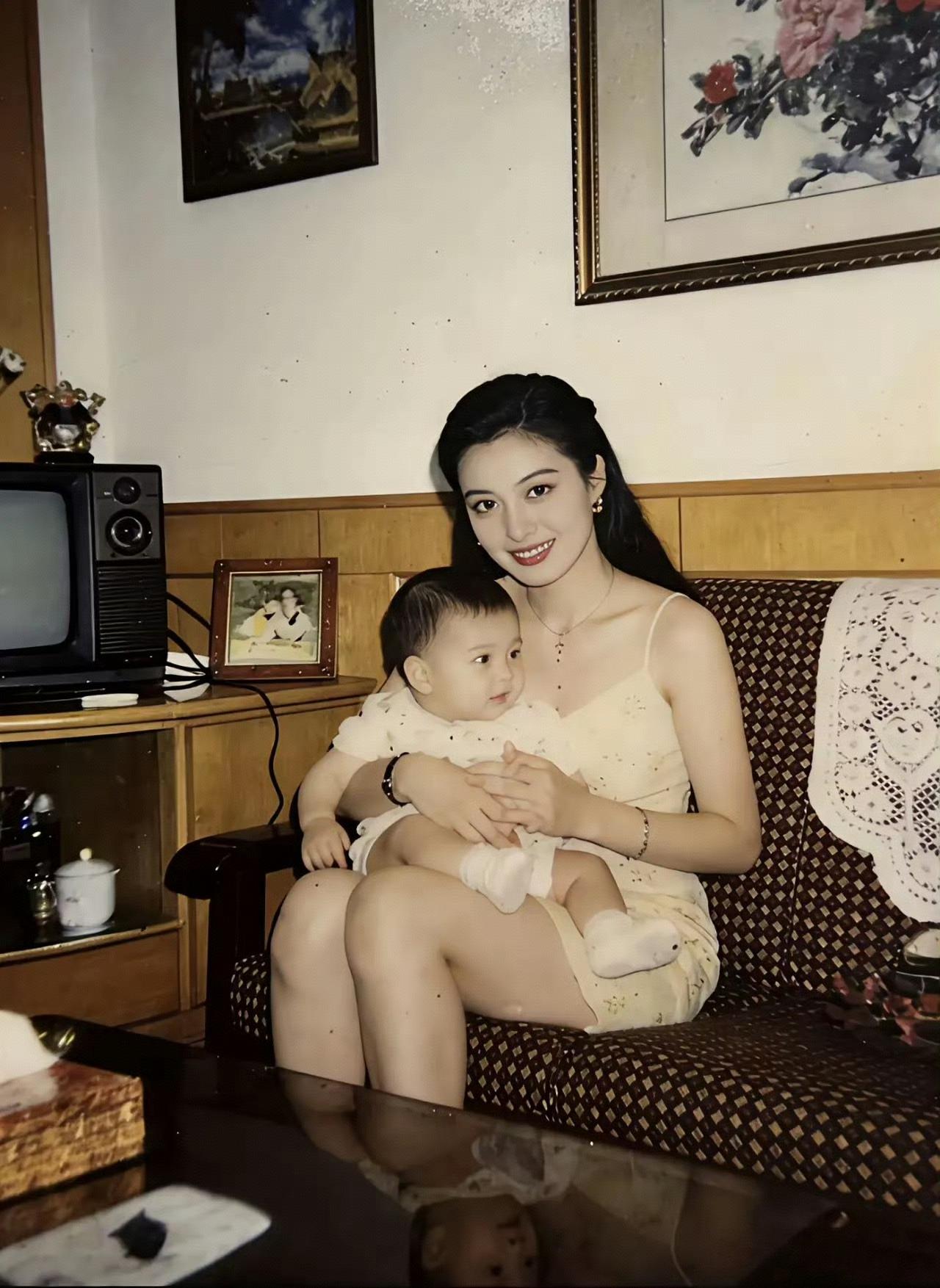 80年代末，上海小康家庭的女主人