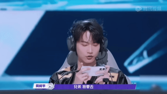 周柯宇没请到梦泪 战至巅峰 周柯宇半夜坐起，满脸遗憾：“没请到梦泪，这偷家没戏咯