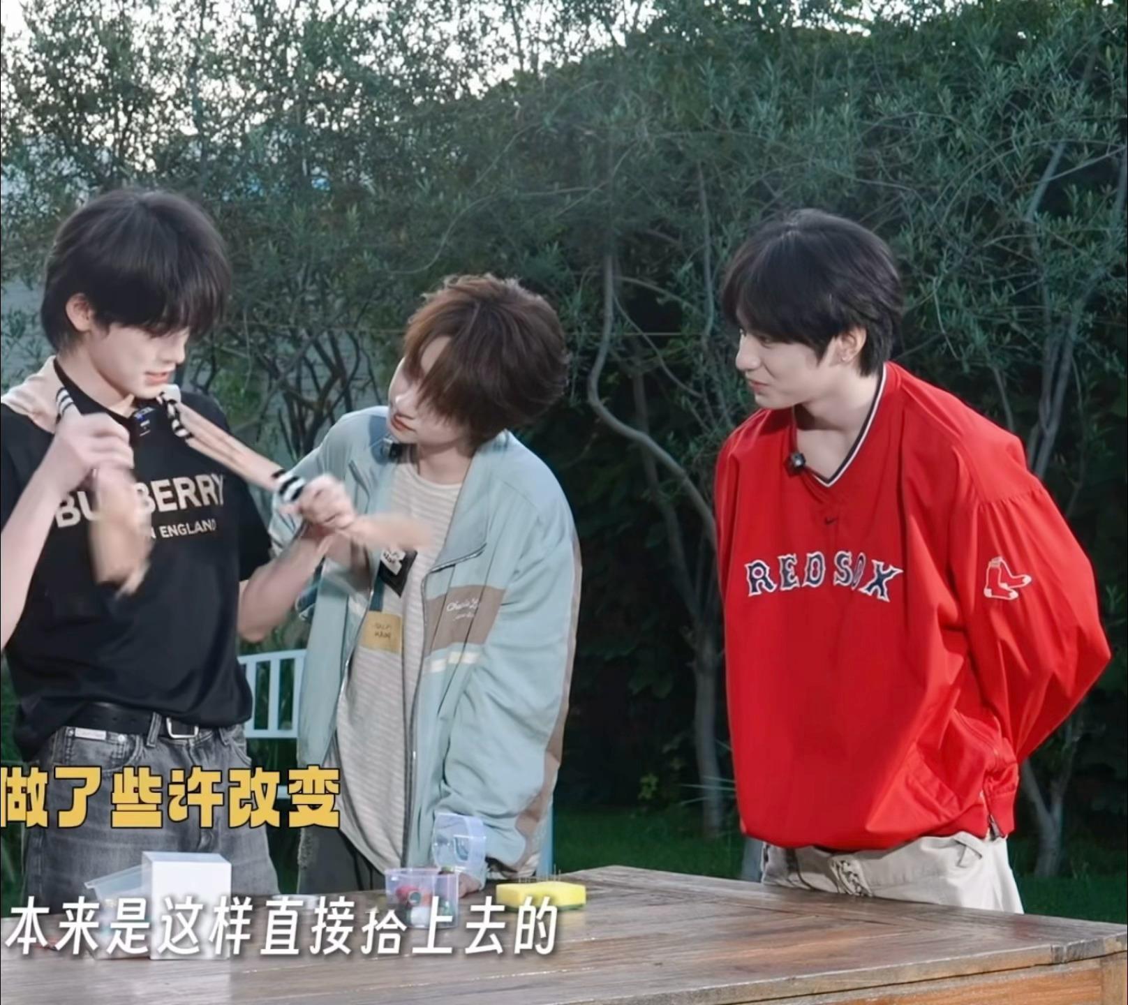 宋亚轩在这解释自己身上哪里变了刘耀文一直给回应啊 一直在“行”“好”dy都不吱声