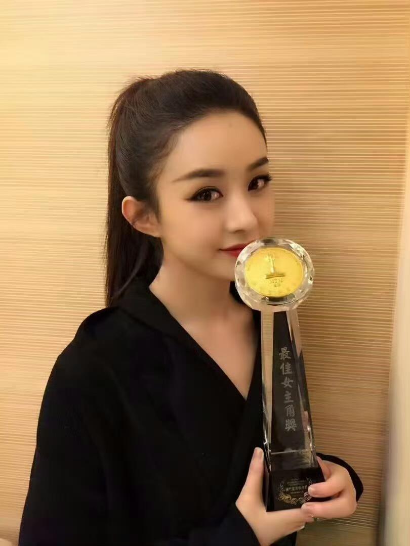 不行了，麻风拼命追赶10年前赵丽颖的样子好好笑，我有点心疼他们怎么办？虽然我这人