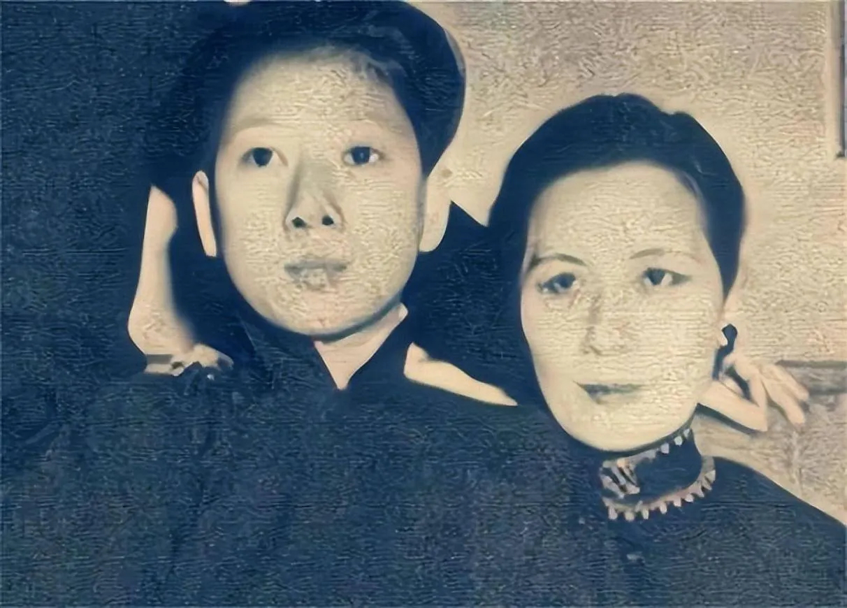 宋美龄最信任的人，孔二小姐。现在很多网友在孔二小姐的照片底下说她长得像某位网红…