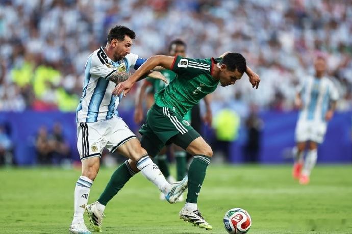 FIFA认定未向梅西出牌判罚正确FIFA裁判委员会主席科里纳在6月19日的世界杯