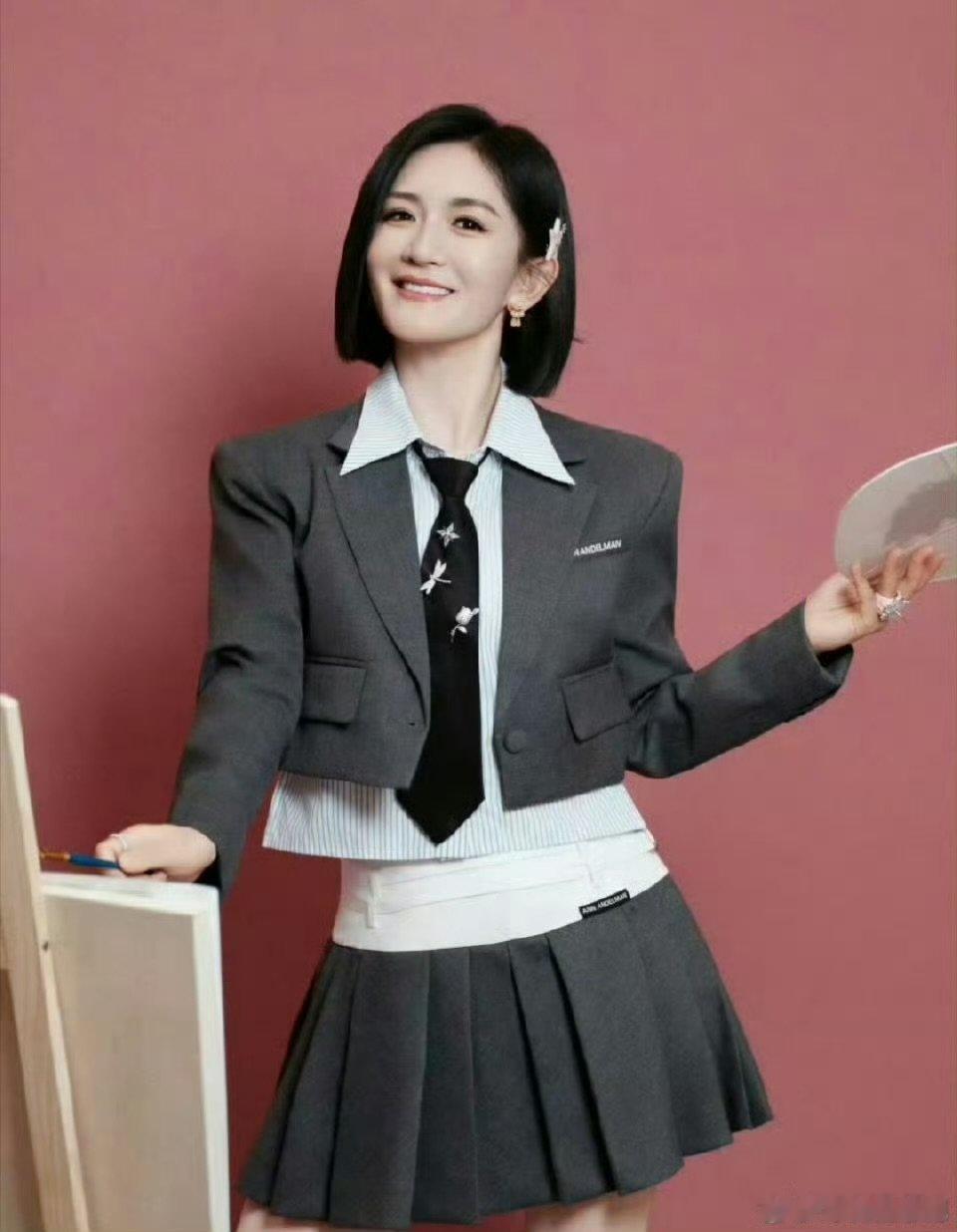 谢娜给大家介绍我的秋晚搭子娜姐的秋晚惊喜来了！官宣主持搭子，顺便透露演唱合作，和