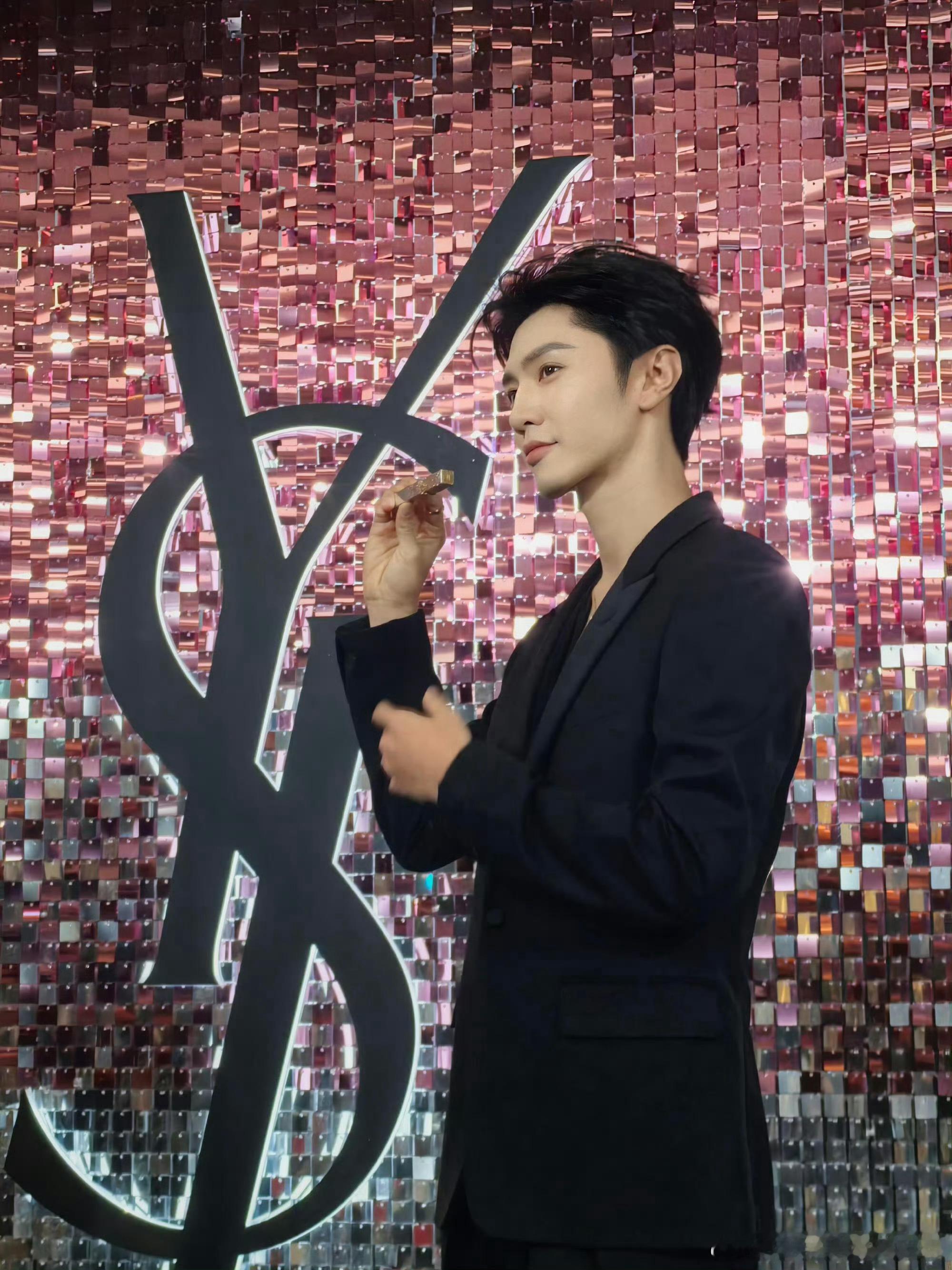 陈哲远2026红红火火YSL太有眼光了，远子时尚表现力很绝 