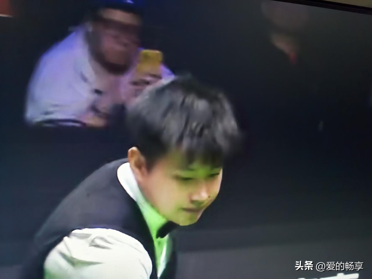上海大师赛，赵心童几次开球失误，让凯伦威尔逊暂时5：4领先。
2026斯诺克上海