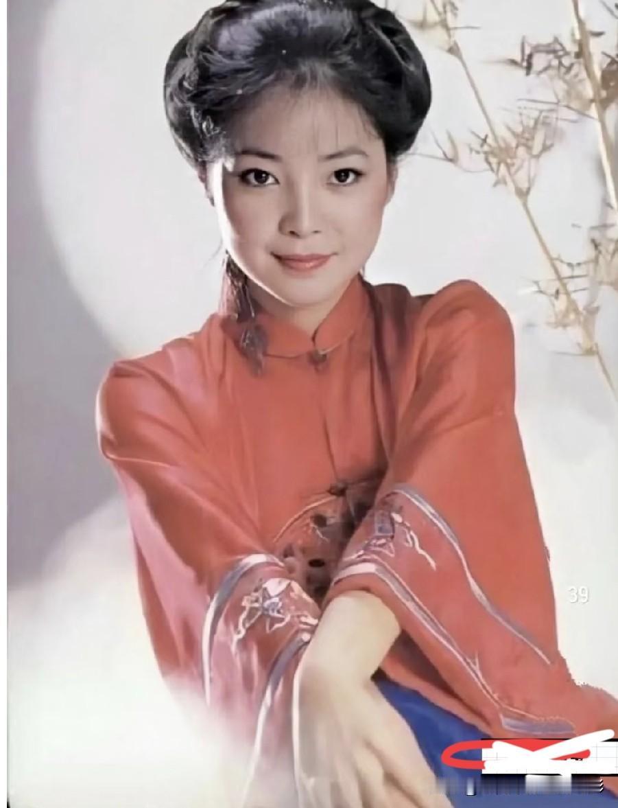 邓丽君歌声风靡海内外，你最喜欢她的哪一首经典歌曲？