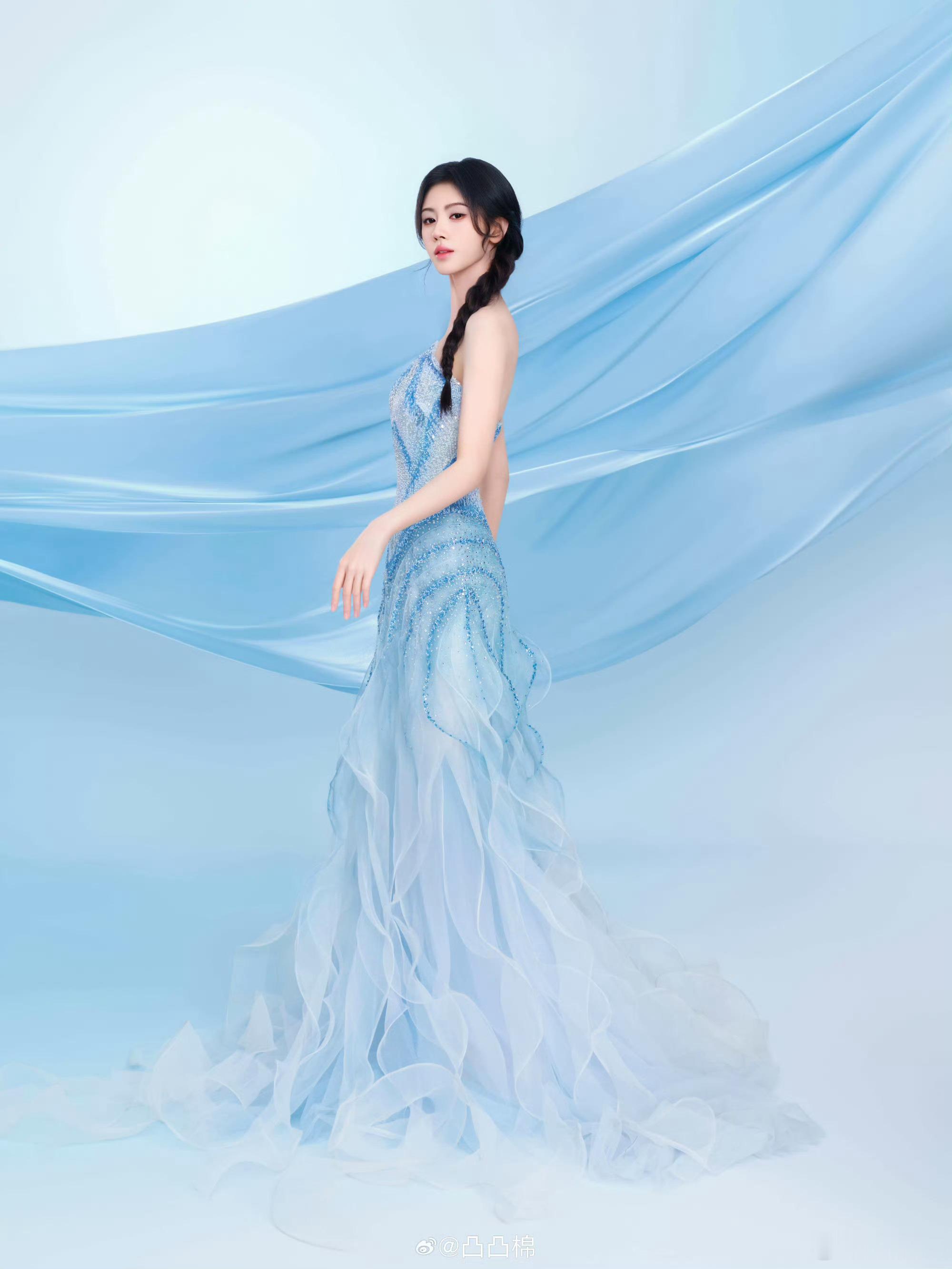 鞠婧祎 jjy 鞠婧祎阿黛“黎明时破晓的春光会如期而至，可我想和你走的路程不止春