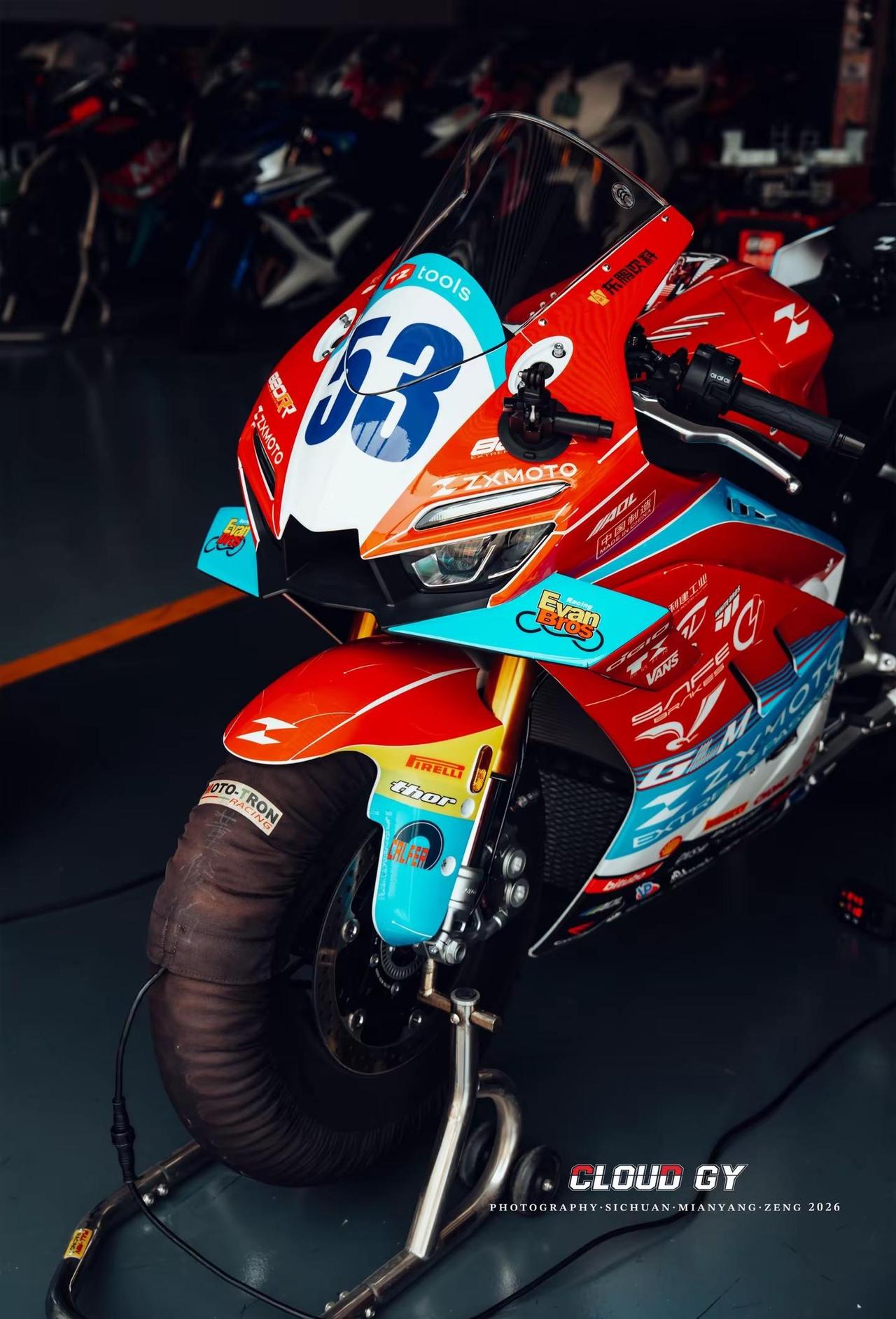 ZX MOTO820RR 极致热爱。 张雪机车 张雪820rr CLOUDGY