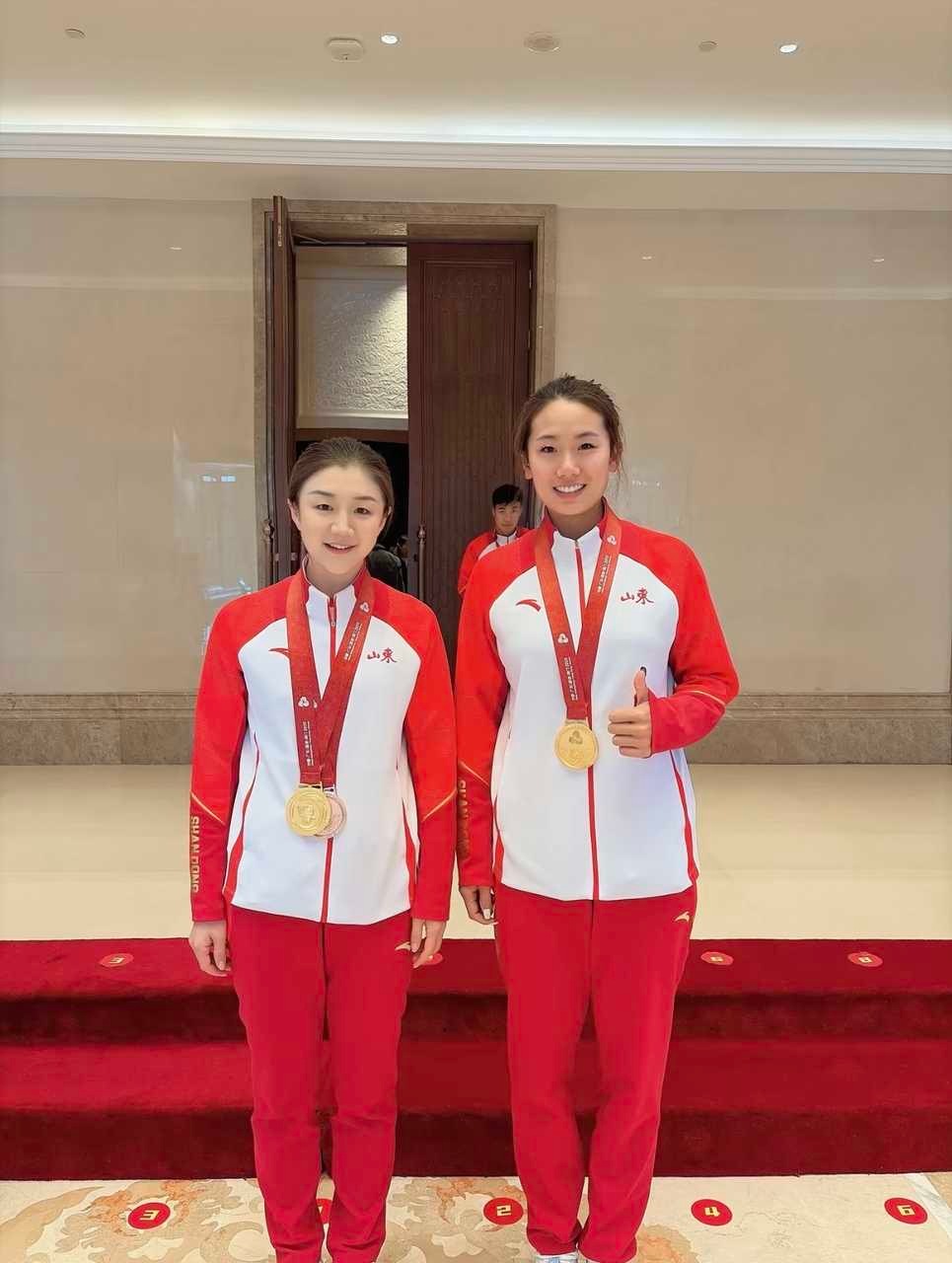 酷酷的陈梦碰到了帅帅的哥好萌的宝宝到底谁研究出这么可爱的小孩陈梦黄晓明酷酷的妹碰