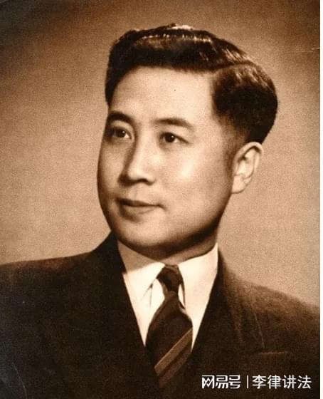 “军统局内有地下党！”军统头子戴笠闻讯震怒，刚要下令缉拿“内鬼”，但看到名字后，